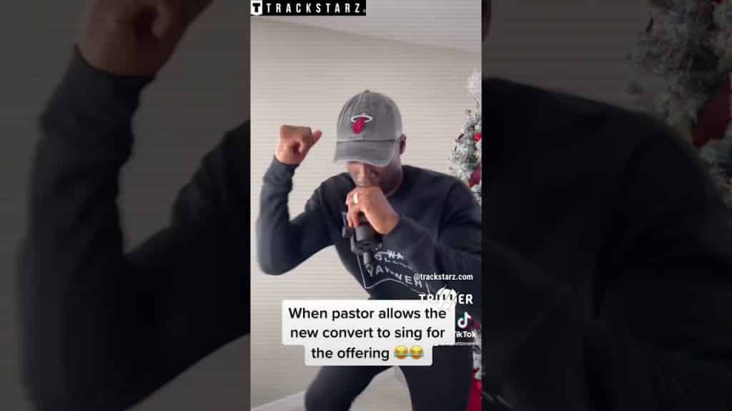 Y’all think they let the new #convert on the #praiseteam after this? 🗣🎙😳 #SillySundays